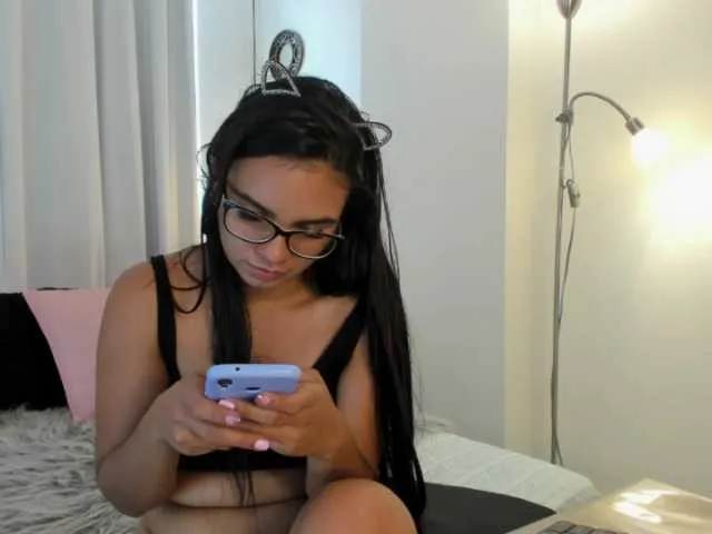 Live sex webcam photo for anthonellahil #241154642