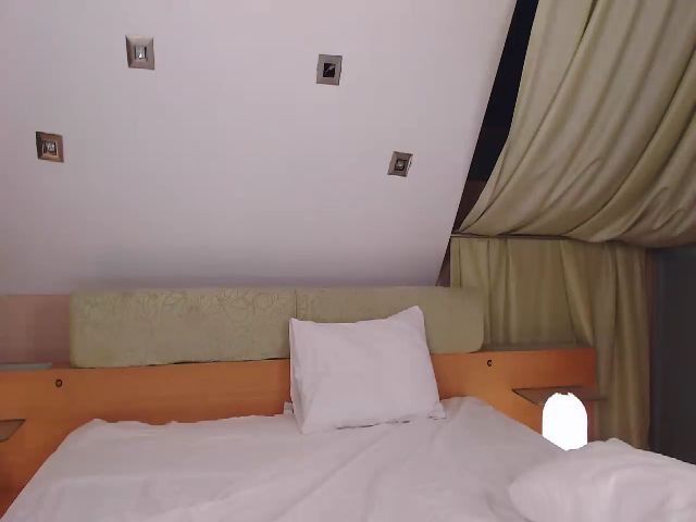 Live sex webcam photo for APRIL_BROWNN #252347922