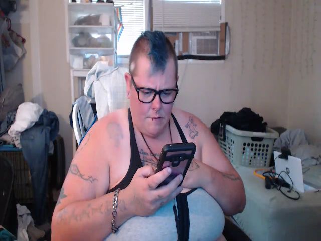 Live sex webcam photo for PunkChick420 #264639170