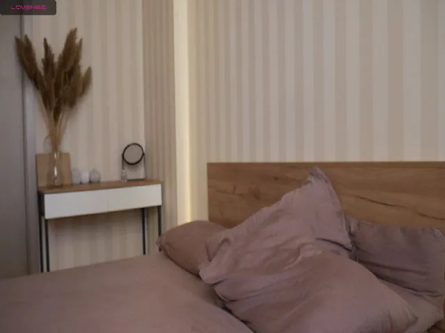 Live sex webcam photo for EvieGraise #264879375