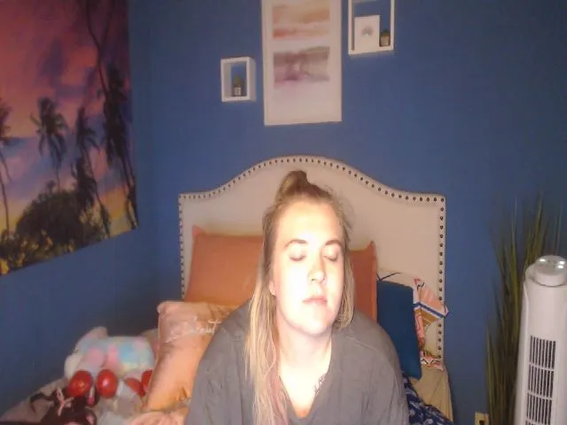 Live sex webcam photo for SnowWhiteXxxx #255769452