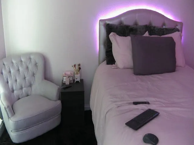 Live sex webcam photo for MeganMaxine #257881365