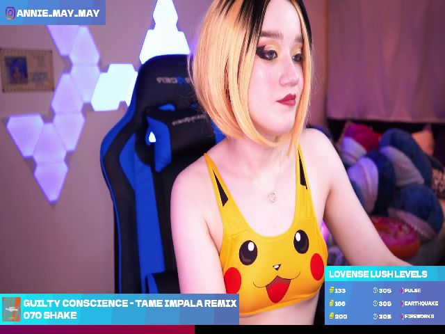 Live sex webcam photo for Annie_may_ #252847723