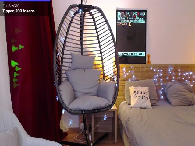 Live sex webcam photo for BonerrrDonor #264542148