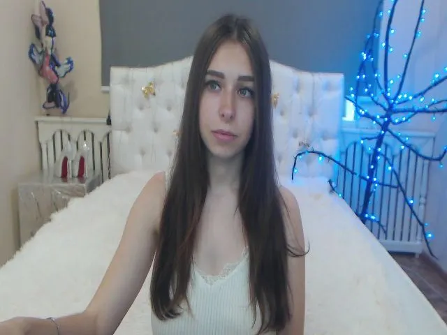 Live sex webcam photo for LindaJason #263691886