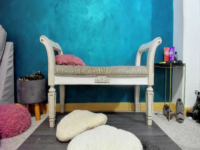 Live sex webcam photo for MayaHelen #259860384