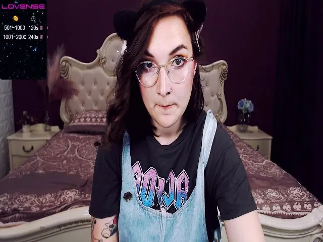 Live sex webcam photo for WinonaCooper #253751781