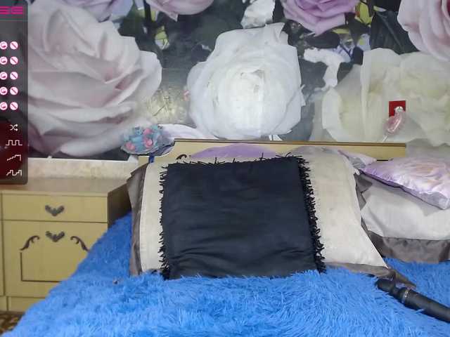 Live sex webcam photo for -Karolina555- #241040932