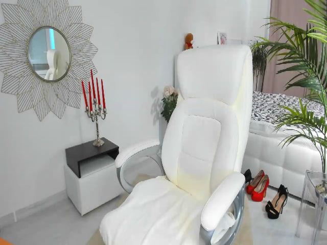 Live sex webcam photo for VictoriaKorff #252428508