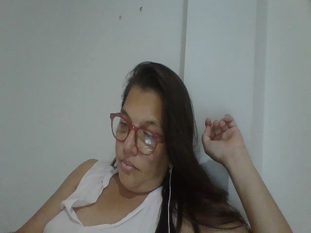 Live sex webcam photo for SweetLola01 #258070230