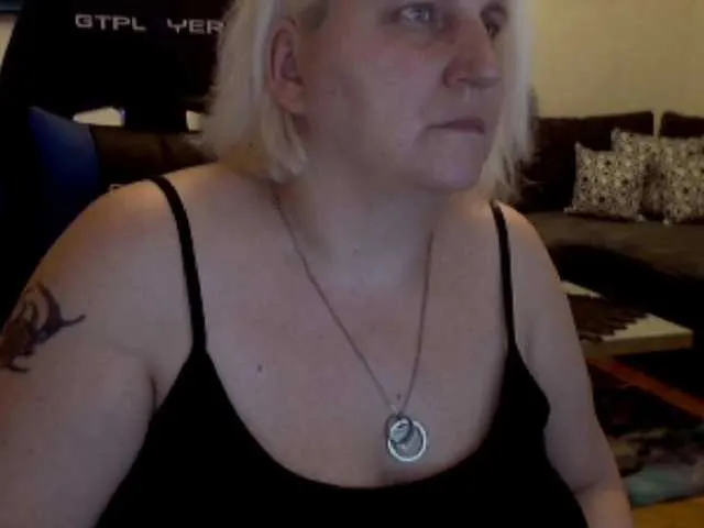 Live sex webcam photo for DrachenLady39 #245955909