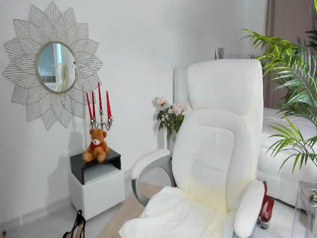 Live sex webcam photo for VictoriaKorff #253650407