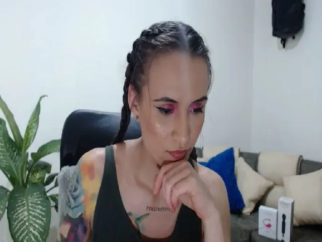 Live sex webcam photo for Avaa22_ #252672856
