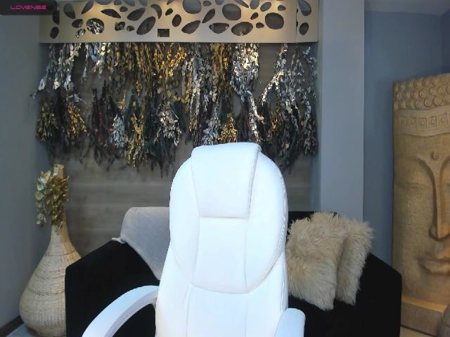 Live sex webcam photo for GiannaWatson1 #265549611