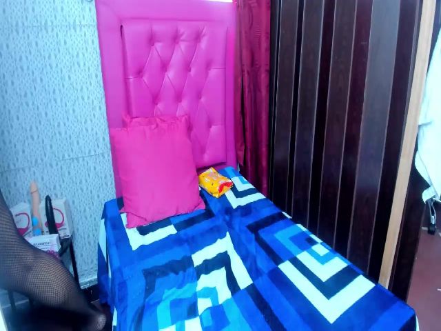 Live sex webcam photo for laura_1_ #254160121