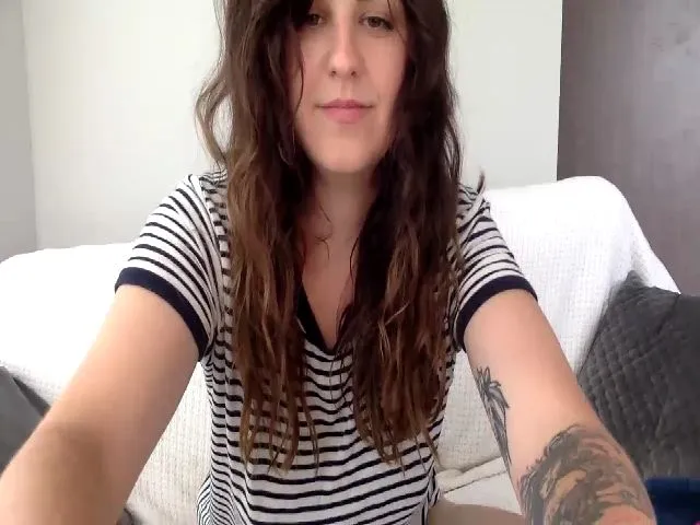 Live sex webcam photo for PennieGold #264469063