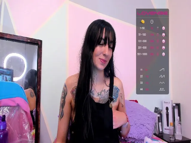 Live sex webcam photo for Violetatoo #254090761