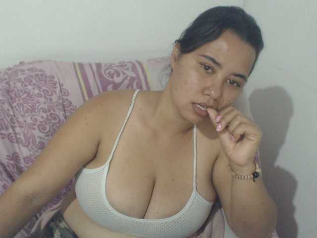 Live sex webcam photo for julianahothot #241299792