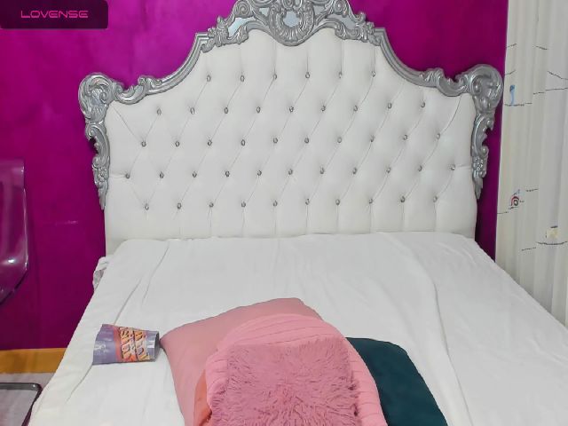 Live sex webcam photo for AimeeTeen #256683090