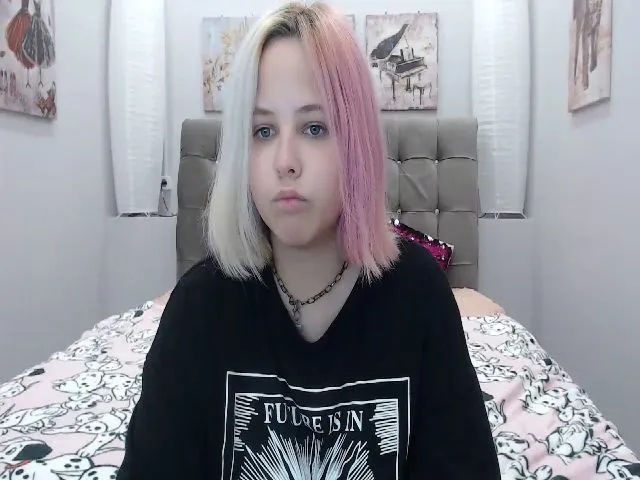 Live sex webcam photo for Helokit #254711960