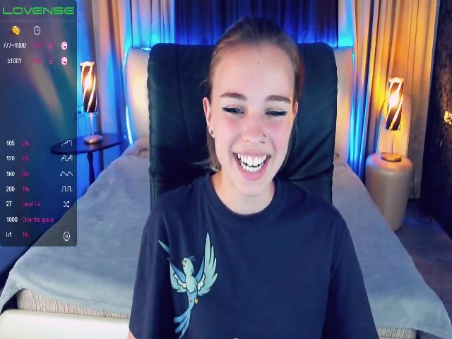 Live sex webcam photo for MariaCharming #257579730