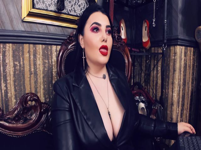 Live sex webcam photo for MelissaGlow #255073938