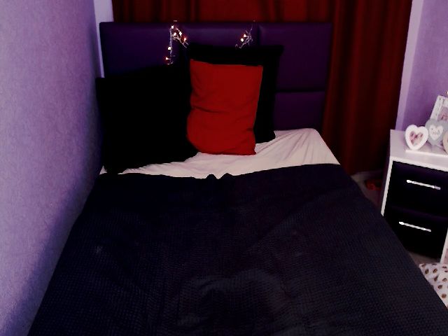 Live sex webcam photo for XJG99 #255303845