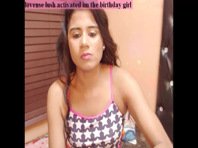 Live sex webcam photo for PARADISEQEEN #253963130