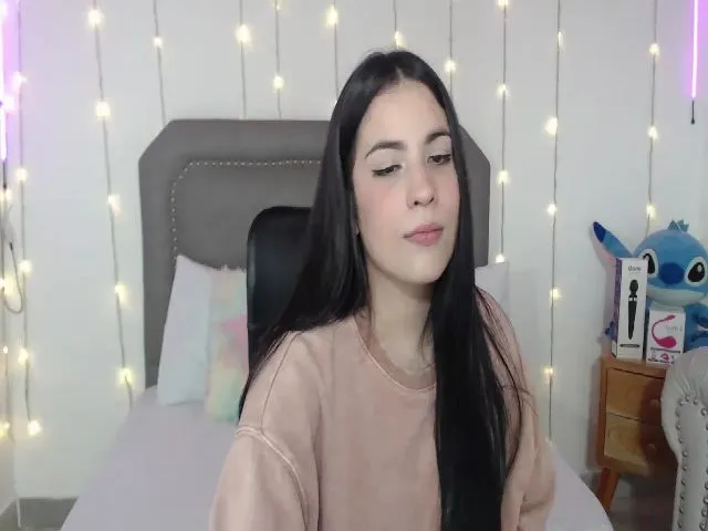 Live sex webcam photo for lolyy_18 #258534788