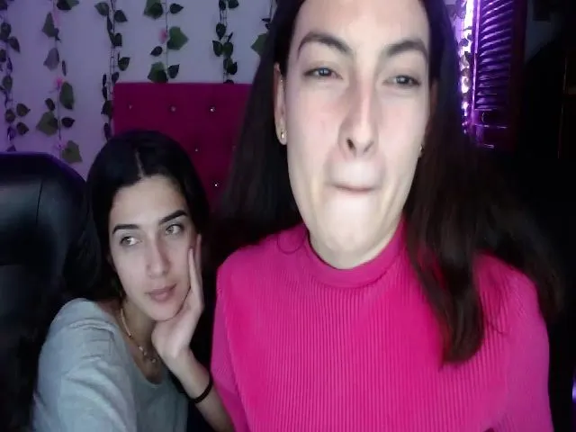 Live sex webcam photo for Emma__Cute #263221171