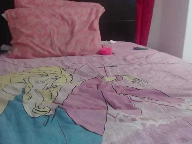 Live sex webcam photo for Daizy-cooper #242575186