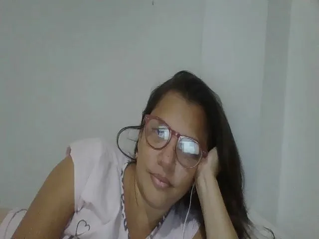 Live sex webcam photo for SweetLola01 #254022338