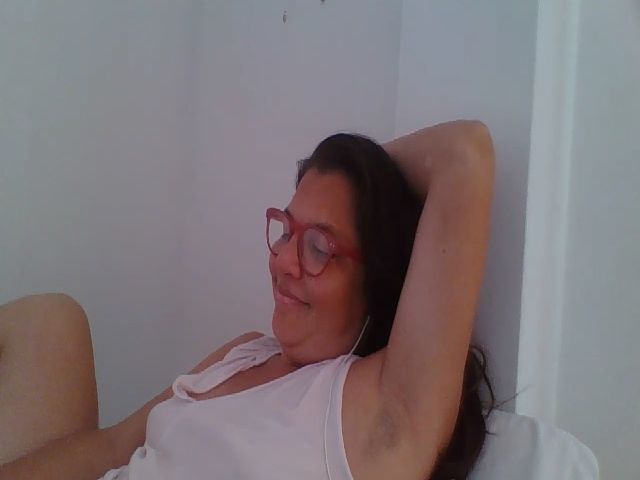 Live sex webcam photo for SweetLola01 #254894420