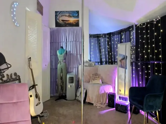 Live sex webcam photo for PetiteJewel #265356607