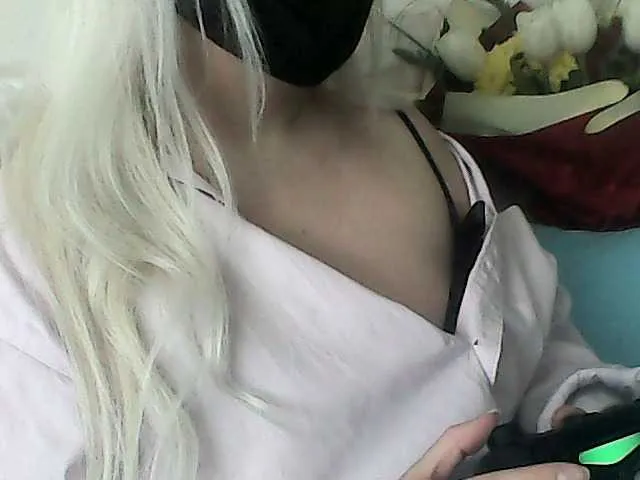 Live sex webcam photo for Alicekitty #241201219