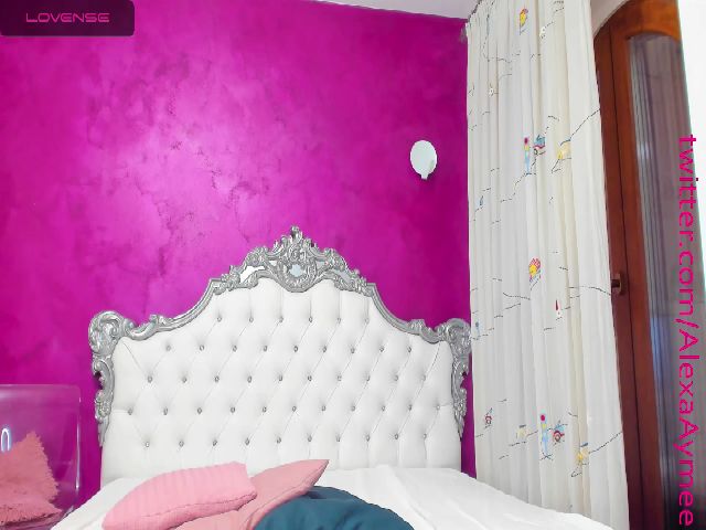 Live sex webcam photo for AimeeTeen #258101635
