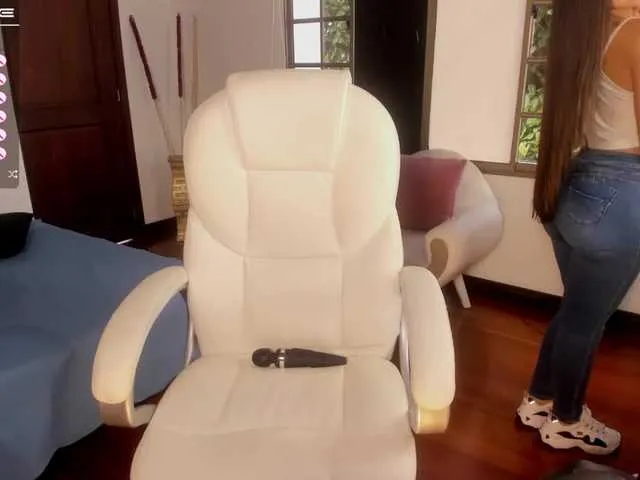 Live sex webcam photo for ChloeManson #240901488