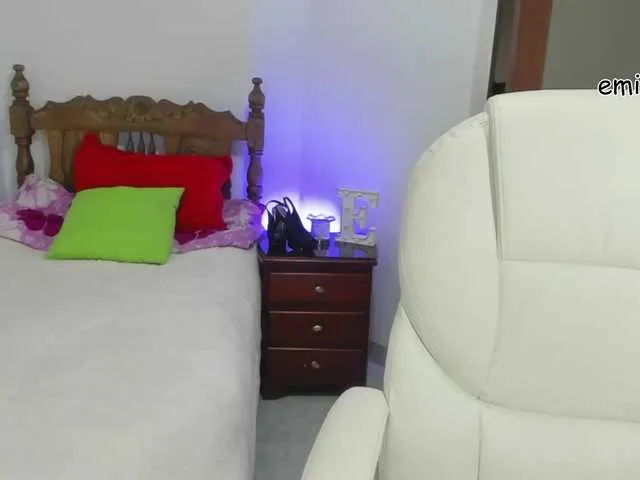 Live sex webcam photo for emilydolshe2 #287923798