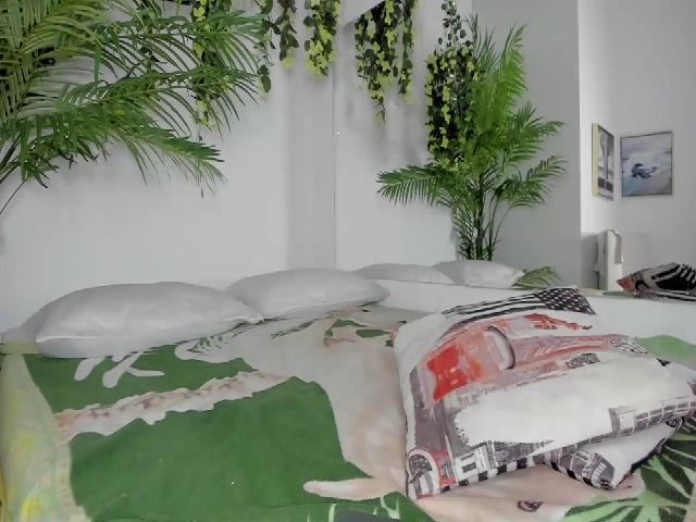 Live sex webcam photo for Anahi_18 #265453436