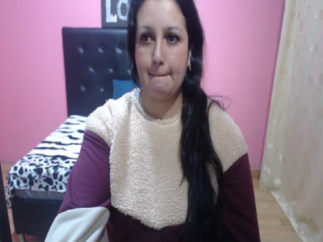 Live sex webcam photo for Orianafox #254052403