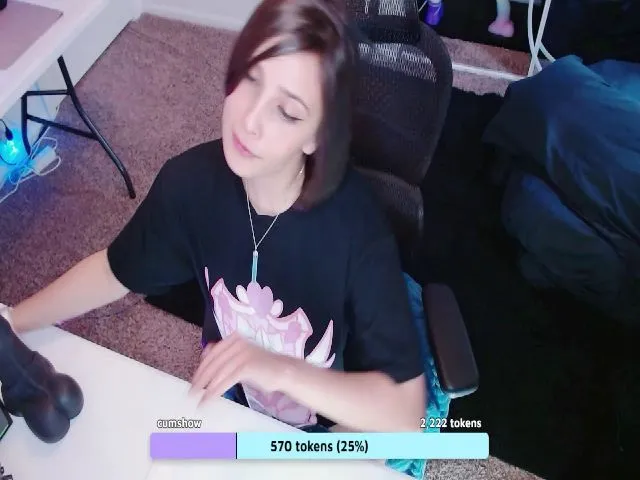 Live sex webcam photo for moonlitfox #263812969