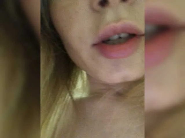 Live sex webcam photo for -x777x- #246776611