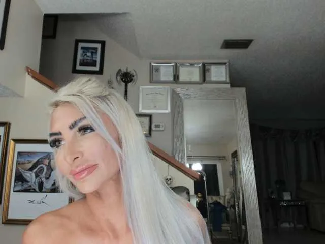 Live sex webcam photo for adrianna_fox #287953084