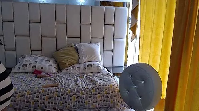 Live sex webcam photo for MIA_CURVY #245074759