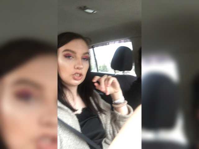 Live sex webcam photo for HarleyQuinnGi #241382750