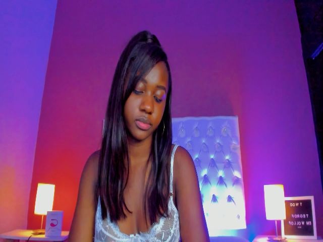 Live sex webcam photo for HaileyVans #262123737