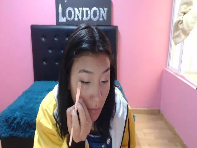 Live sex webcam photo for Emmaafox #254882624