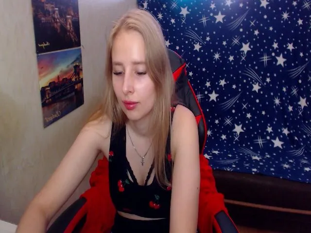 Live sex webcam photo for JessyGinger #258541832