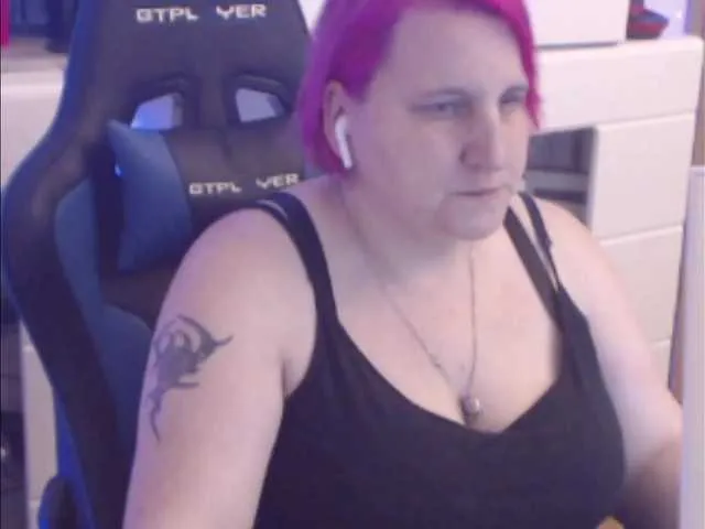 Live sex webcam photo for DrachenLady39 #241374744