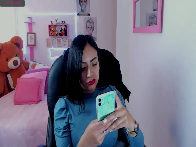 Live sex webcam photo for Paulina2700 #252540580